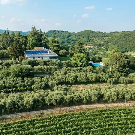 Villa Degli Ulivi 8, Emma